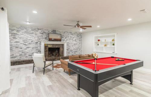 Entire Home with Air Hockey and Firepit - Photo 28