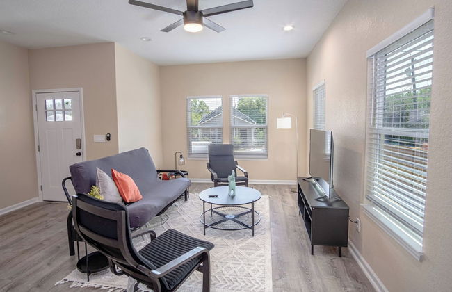 Beautiful Fenced 3BR 2BA Near Exciting Downtown - Foto 11