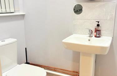 Stylish studio 8,Weekly, Monthly stay deals,Parking,Contractors,NHS,Families, Relocators, nr Sandwell hospital - Foto 11
