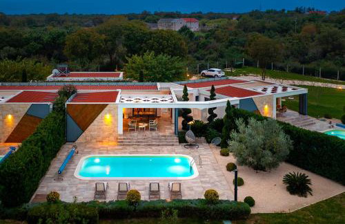 Villa Royal Green Two - Photo 63