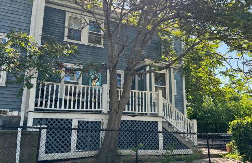 Beautiful 2-Bedroom, 2-Bath Townhouse - Photo 2