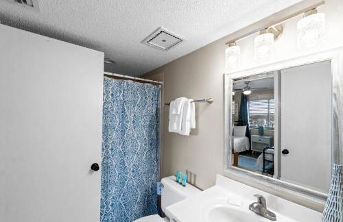 Commodore Resort #704 by Book That Condo - Foto 24