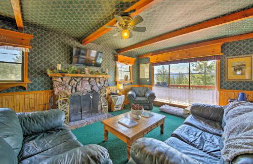 Walk to Lake Cabin with Deck and Views in Fawnskin - Foto 3