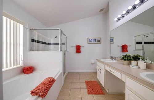 630- 3 Bedroom South facing Home with Pool Drenched in Florida Sunshine Perfect for Families - Foto 43