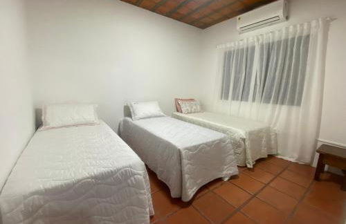 Casa da Vila, charmosa e espaçosa, fica a 150 metros da praia das castanheiras - Foto 14