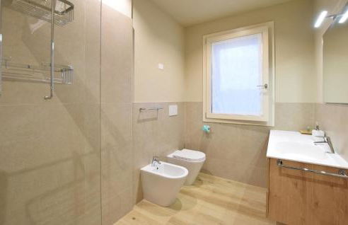 2 Bedroom Lovely Apartment In Premaor - Photo 15