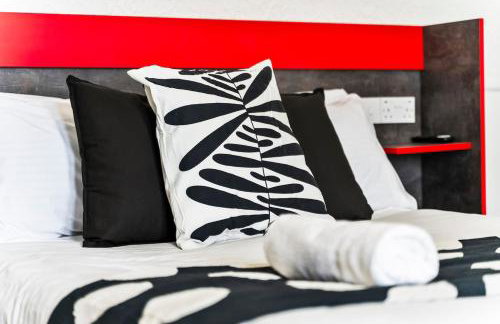 Central Dudley Stay-Sleeps 3, Kitchen&Free Parking - Photo 2