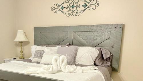 Rustic Chic in Charming Center Grove w Fenced Yard - Foto 5