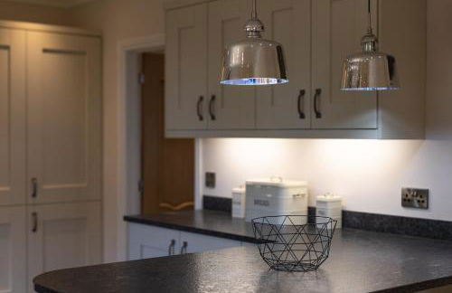 Maynor - Large Luxury House, Log Burner, Central Location - Photo 29