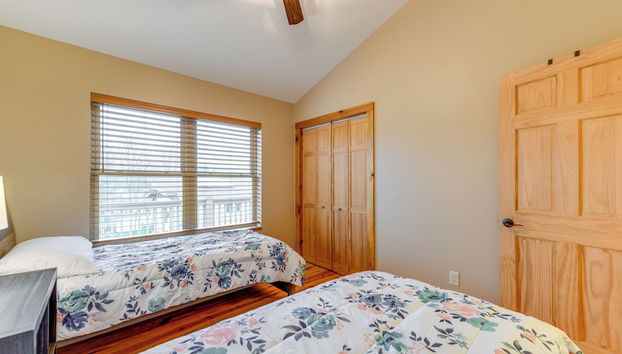 Waynesville Cabin Rental w/ Mountain Views - Photo 5