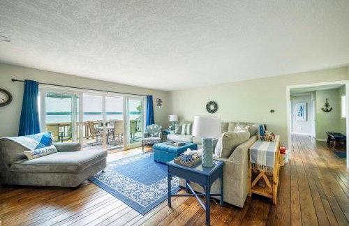 Waterfront Deck and Dock Torch Lake Home! - Foto 11