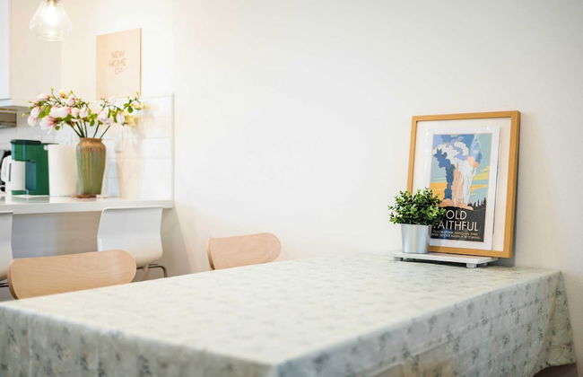 Chic Modern Retreat With Stunning Views 1360 Sqft - Photo 37