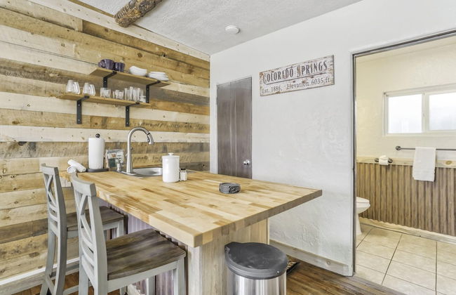 1BD Suitenear Old Colorado City & Hiking!dogs Welcome! - Photo 11