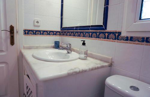 Spacious Ground floor apartment with Garden & Communal Pool - Foto 24