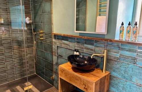 Stylish Retro Hotel Room above Pub - Foto 11