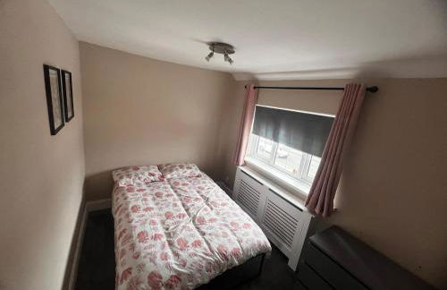 Spacious 3 bed house, garden and parking sleeps 5 - Foto 9