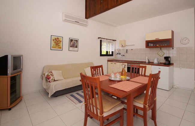 South Island Apartments - Photo 12