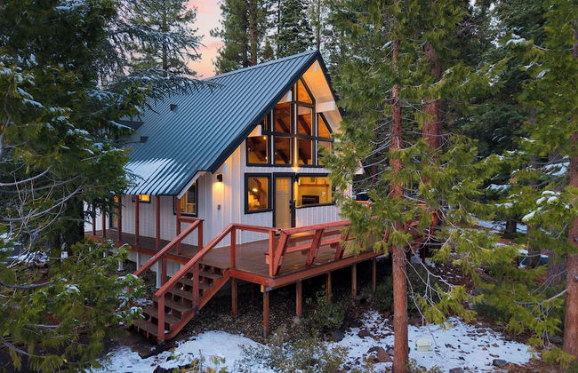 Peaceful Tahoe Retreat 5mins to Lake Cozy Modern Cabin - Foto 1