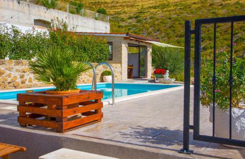 Hill Apartment with Private Pool - Foto 7