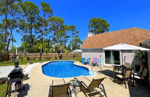 Very Private 3 Bed Home with HEATED Pool Palms and Big Fenced Yard - Foto 7