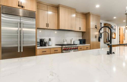 New Luxury 4BR /3BA Obsidian Reserve #110 – Hot Tub, 2-Car Garage, Pool Table, Mount Views! - Foto 16