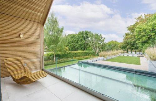 Luxury 8 bedroom home with leisure wing - Foto 19