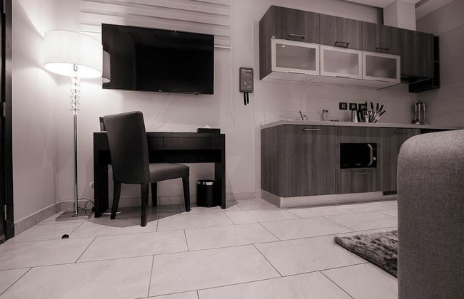 Oak Plaza Suites - Photo 28