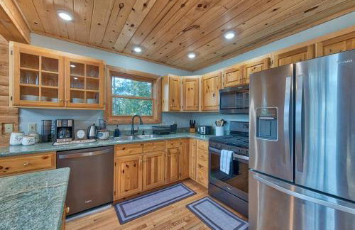 Charming & Cozy Chalet; Minutes to Shanty Creek! - Foto 26