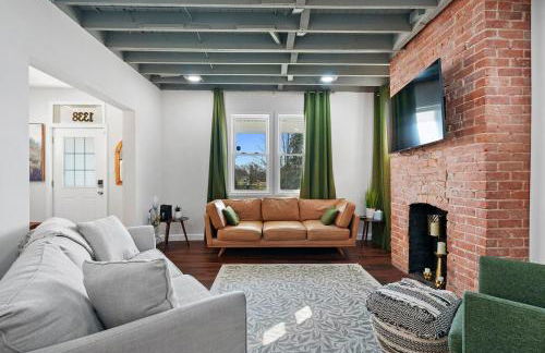 Cozy escape with Hot Tub, ideal for family & friends - Photo 1