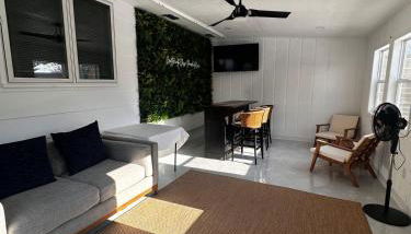 Ankenys Best Hot tub Theatre Room Game Room - Photo 4