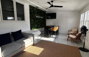 Ankenys Best Hot tub Theatre Room Game Room - Foto 4