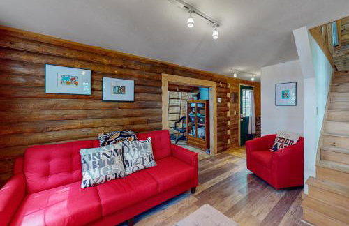 Lazy Lumberjack Lakeside Cottage - Photo 4