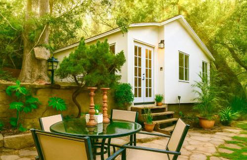 Enchanting Gated Hollywood Hills Oasis with Tranquil Treet-Top Views, Outdoor Living Room and Patios, Magical Zen Garden, Plus Bonus Romantic Guest House and Free Garage in LA's Most Desirable Central Serene Area, Sleeps 8-10 - Foto 63