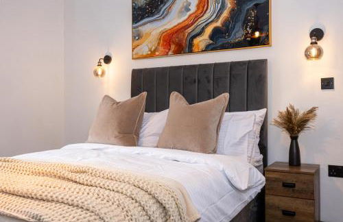 Midnight Manor Cinema Room, Fast WiFi, Ideal for Short & Long Stays - Foto 14