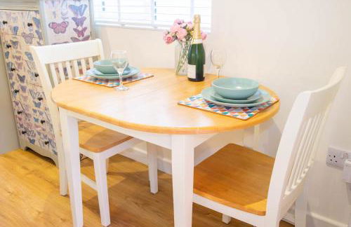 Haven Hideaway Beautiful Lymington Studio Apartment with Garden near The New Forest - Foto 4