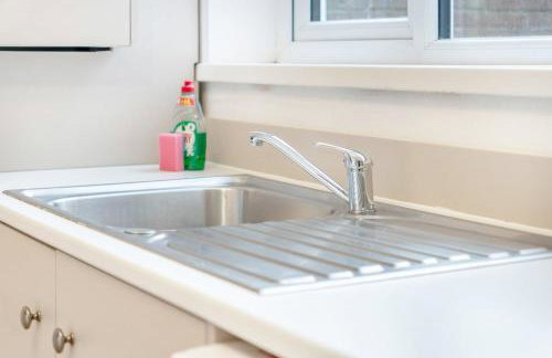 4BR House By Astra Residences Short Lets & Serviced Accommodation Stanley With Free Parking & Instant Booking - Foto 31