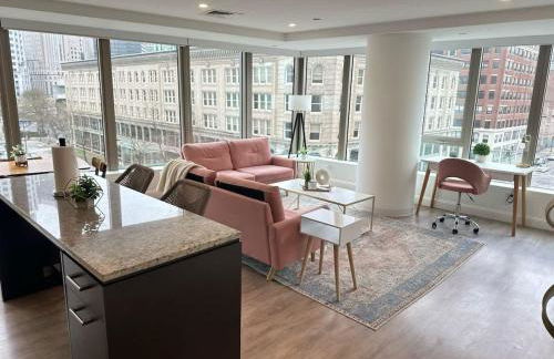 Upscale 2BR Condo with Gym & Parking near MGH & TUFTS - Foto 1