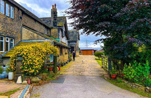 New Hall, Elland - Foto 3