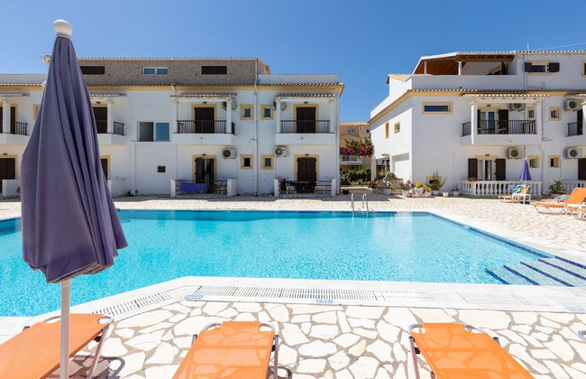 Dora Pool Studios by Konnect, 150m from the Beach - Photo 10