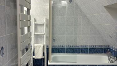 Duplex très proche de Deauville Tennis et piscine - Photo 5, towels, Shower