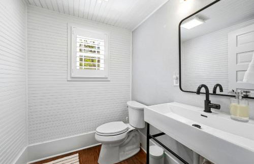 Relax in an upscale, renovated gem - Foto 4