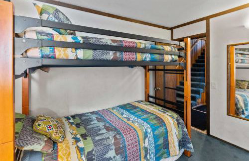 2BR Overlooks Shared Pool Near Gondola & Village - Foto 32