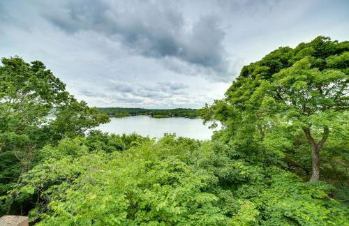 Decks and Views Spacious Cabin Near Table Rock Lake - Foto 33