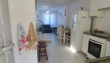 Sobrado confortável a uma quadra do mar. - Foto 4