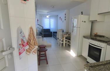 Sobrado confortável a uma quadra do mar. - Foto 4