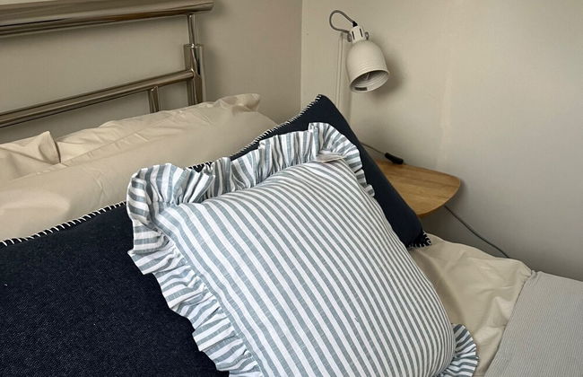 Beach Chalet - 2 Bedrooms - 4 Guests - Parking - Foto 6