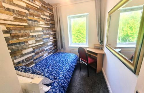 3 Bedroom House Perfect for Family Work Stays Easy Access to Manchester Oldham - Foto 43