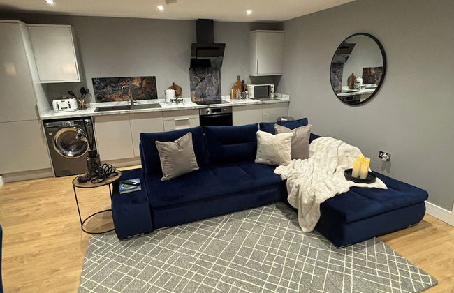 Sheffield-apartment-sleeps4-parking-hottub - Photo 9