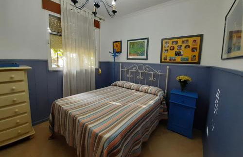 Precioso chalet próximo a Sevilla con jardín y piscina privada 8 personas Wifi gratis 2 salones 4 dormitorios 2 baños - Foto 8