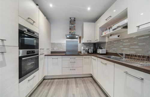 Stylish 4BR with Summerhouse - Foto 11